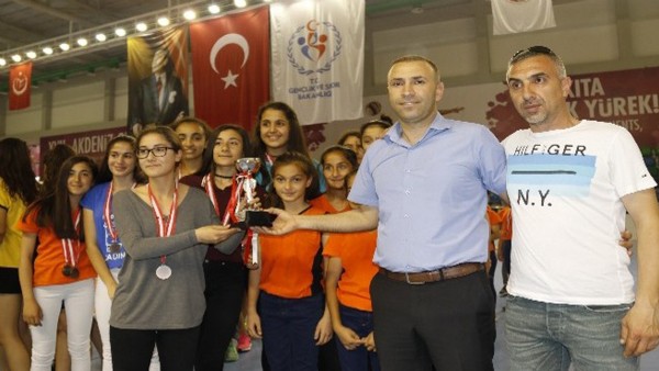 Akdeniz Belediyespor voleybol brannda iddial